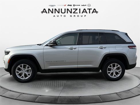 Used 2022 Jeep Grand Cherokee Limited image 2