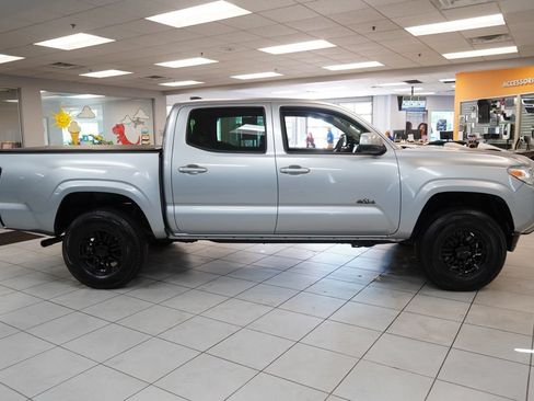 Used 2023 Toyota Tacoma SR AWD/4WD image 12