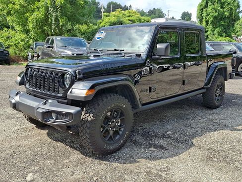 Used 2025 Jeep Gladiator Sport AWD/4WD image 3