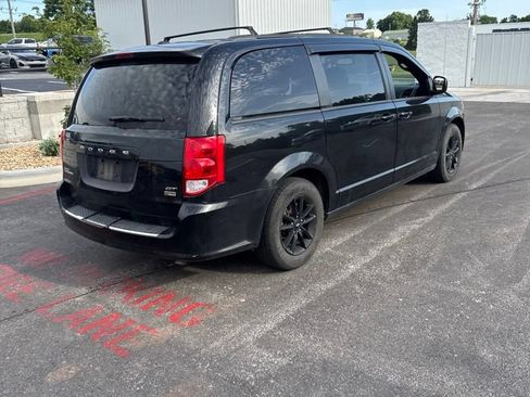 Used 2019 Dodge Grand Caravan GT FWD image 3