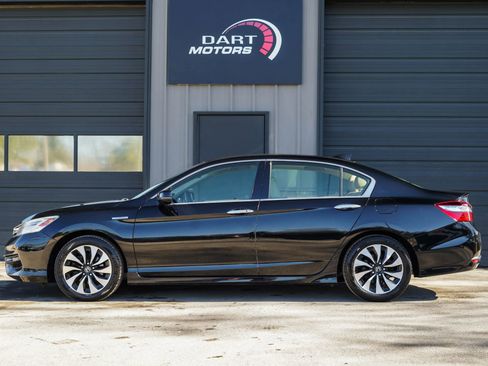 Used 2017 Honda Accord Touring image 4