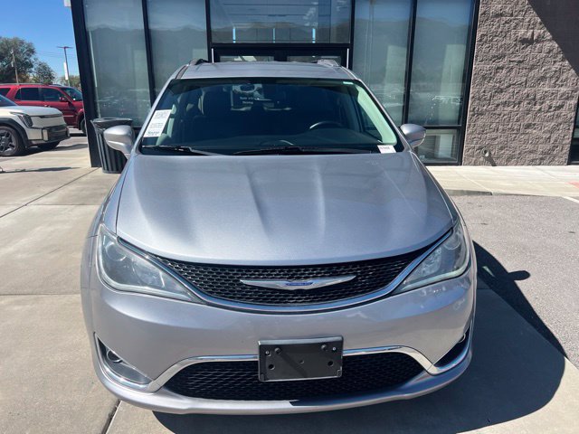 Used 2020 Chrysler Pacifica Touring-L FWD image 2