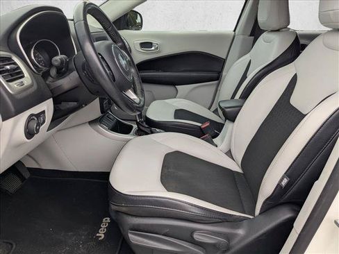 Used 2019 Jeep Compass Latitude FWD image 13