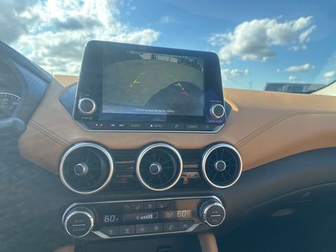 Used 2023 Nissan Sentra SV w/ SV Premium Package image 16