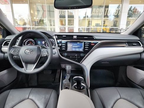 Certified 2018 Toyota Camry XLE image 19