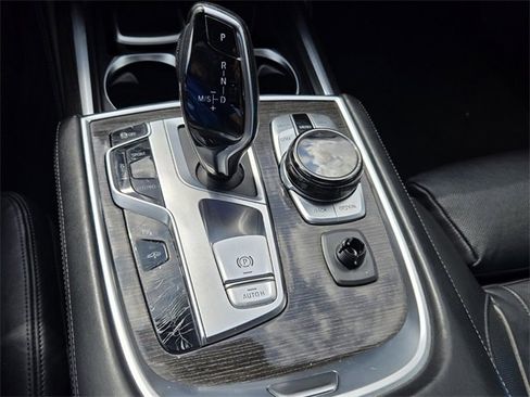 Used 2016 BMW 750i xDrive image 18