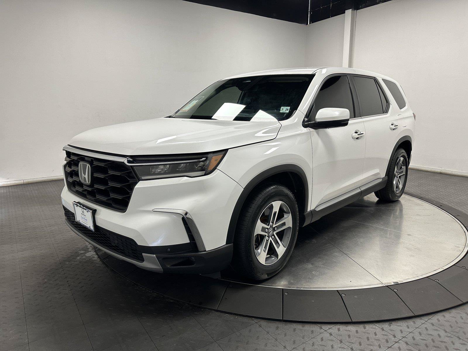 Certified 2025 Honda Pilot EX-L image 1