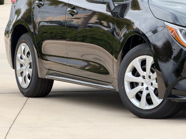 New 2027 Toyota Corolla LE FWD image 2