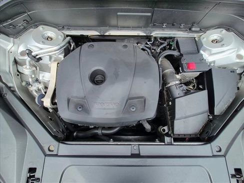 Used 2022 Volvo XC90 T5 Momentum FWD image 25