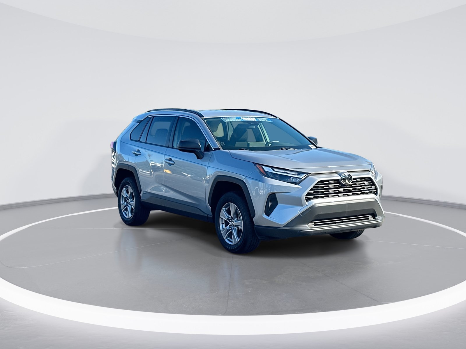 Used 2025 Toyota RAV4 LE AWD/4WD image 2