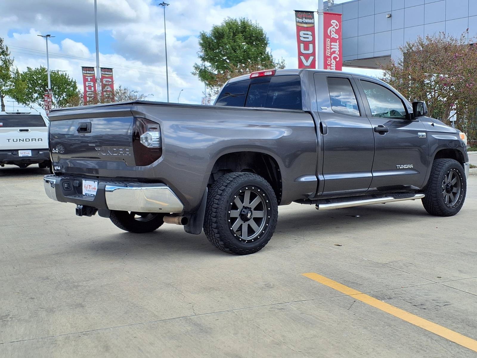 Used 2017 Toyota Tundra SR5 w/ SR5 Upgrade Package AWD/4WD image 5