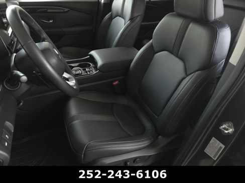 Used 2025 Honda Pilot Touring image 10