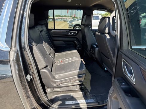 Used 2024 Chevrolet Suburban LT RWD image 12