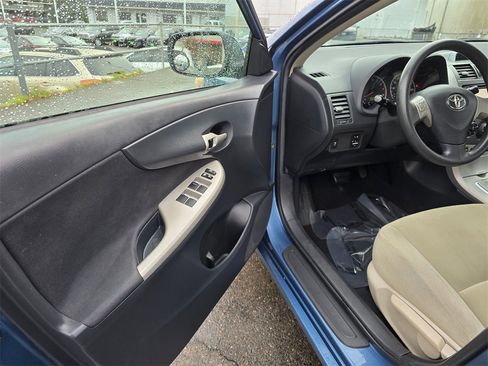 Used 2013 Toyota Corolla LE image 21