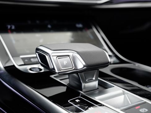 Certified 2025 Audi Q7 3.0T Premium Plus image 18