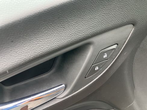 Used 2018 Chevrolet Equinox LT FWD image 18