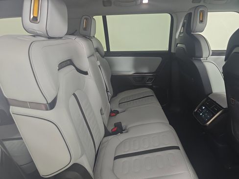 Used 2024 Rivian R1S Adventure AWD/4WD image 24