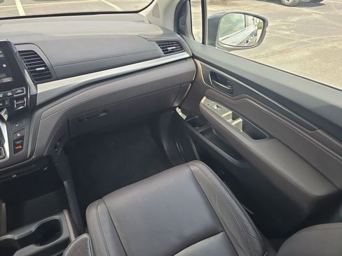 Used 2018 Honda Odyssey Touring image 12