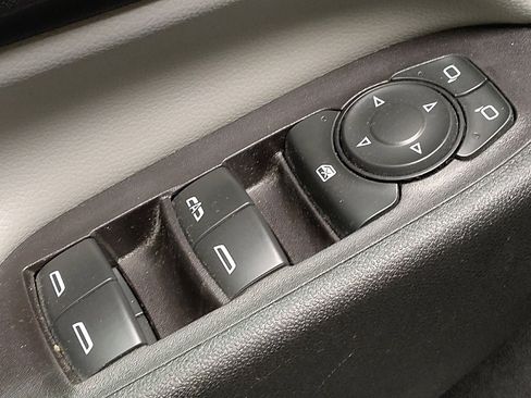 Used 2021 Chevrolet Equinox LS image 27