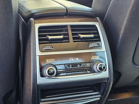 Used 2018 BMW 740i image 24