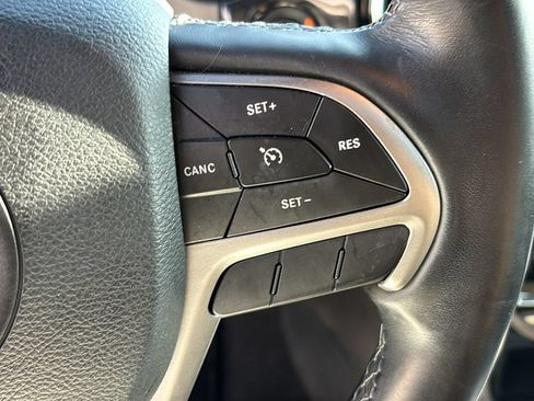 Used 2020 Jeep Grand Cherokee Overland AWD/4WD image 18