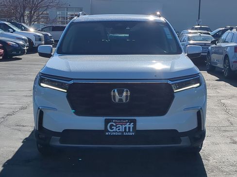 Used 2023 Honda Pilot Touring image 11