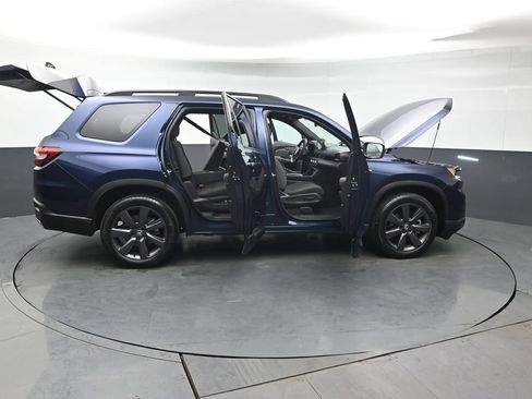 Used 2025 Honda Pilot Sport image 51