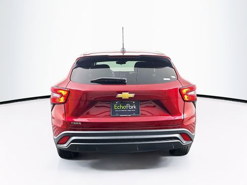 Used 2025 Chevrolet Trax LS image 7