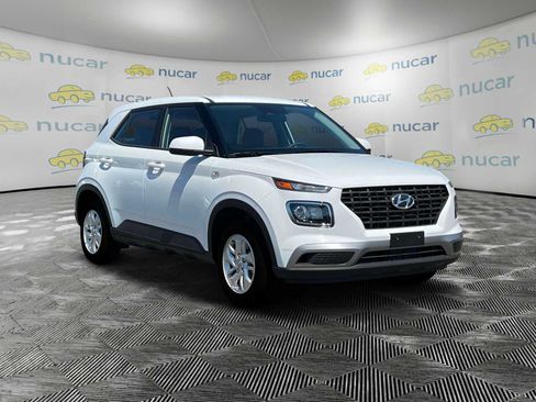 New 2025 Hyundai Venue SE image 11