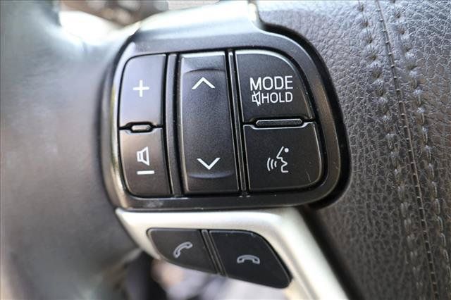 Used 2019 Toyota Highlander XLE AWD/4WD image 14