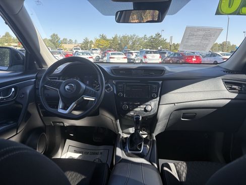 Used 2020 Nissan Rogue SV FWD image 16