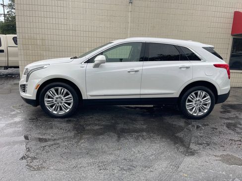 Used 2019 Cadillac XT5 Premium Luxury FWD image 2