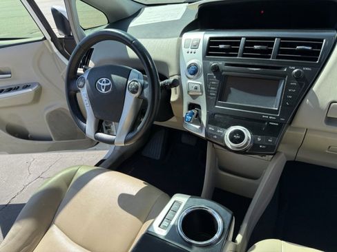 Used 2014 Toyota Prius V Five image 29