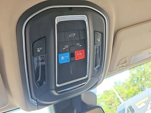 Used 2022 Jeep Grand Cherokee L Limited AWD/4WD image 21