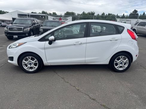 Used 2015 Ford Fiesta SE FWD image 2