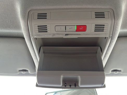 Used 2020 Volkswagen Tiguan SE AWD/4WD image 22