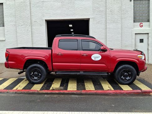 Certified 2018 Toyota Tacoma SR w/ SR Convenience Package image 7