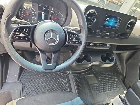 Used 2023 Mercedes-Benz Sprinter 2500 image 16