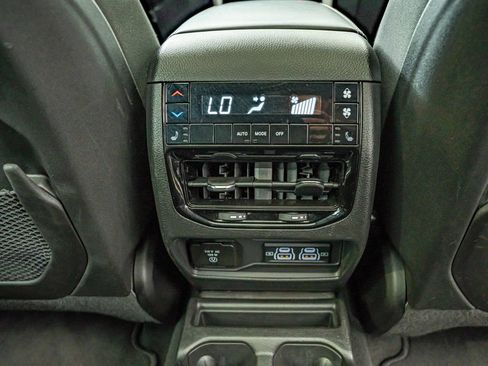Used 2025 Jeep Grand Cherokee L Limited w/ Black Appearance Package AWD/4WD image 37