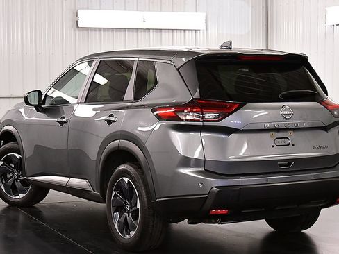 Used 2024 Nissan Rogue SV AWD/4WD image 5