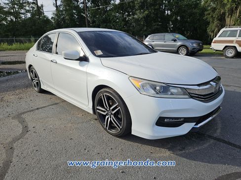 Used 2017 Honda Accord Sport image 5