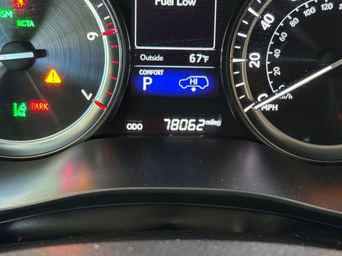 Used 2017 Lexus LX 570 4WD w/ Luxury Package image 37