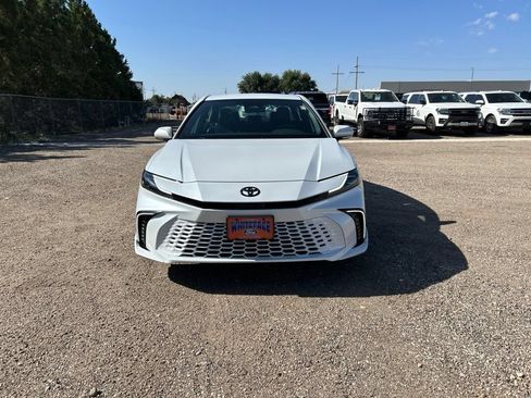 Used 2025 Toyota Camry XSE FWD image 9