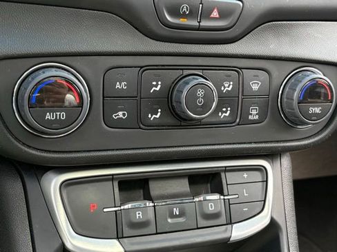Used 2023 GMC Terrain SLE w/ Driver Convenience Package AWD/4WD image 18