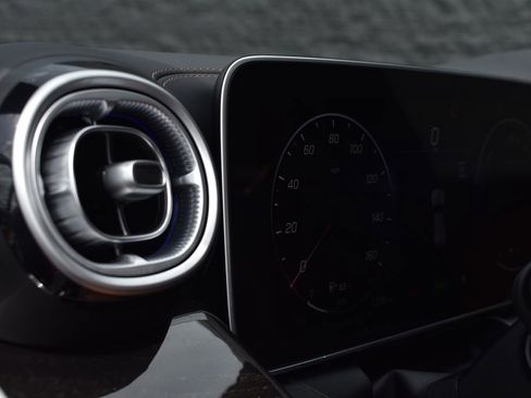 Used 2025 Mercedes-Benz GLC 350e 4MATIC image 22