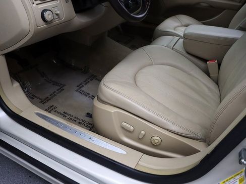 Used 2011 Buick Lucerne CXL w/ Driver Confidence Package image 21