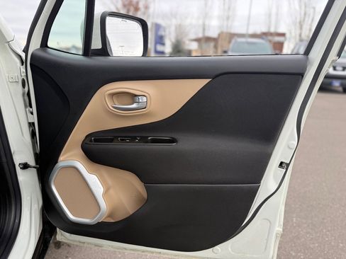 Used 2015 Jeep Renegade Latitude w/ Popular Equipment Group image 43