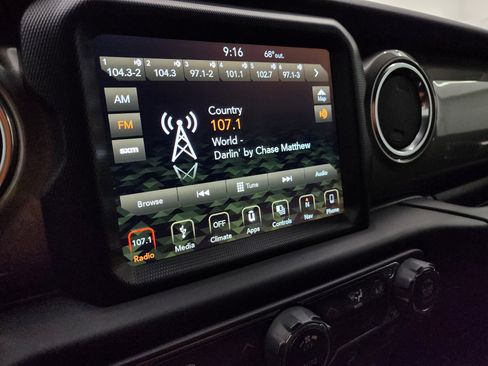 Used 2018 Jeep Wrangler Unlimited Sahara image 39