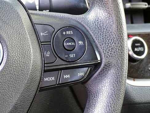 Used 2020 Toyota Corolla LE FWD image 22
