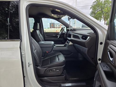 Used 2022 GMC Yukon XL Denali AWD/4WD image 25